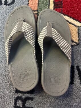 Fitflop Gray Textured Strap Flip Flops